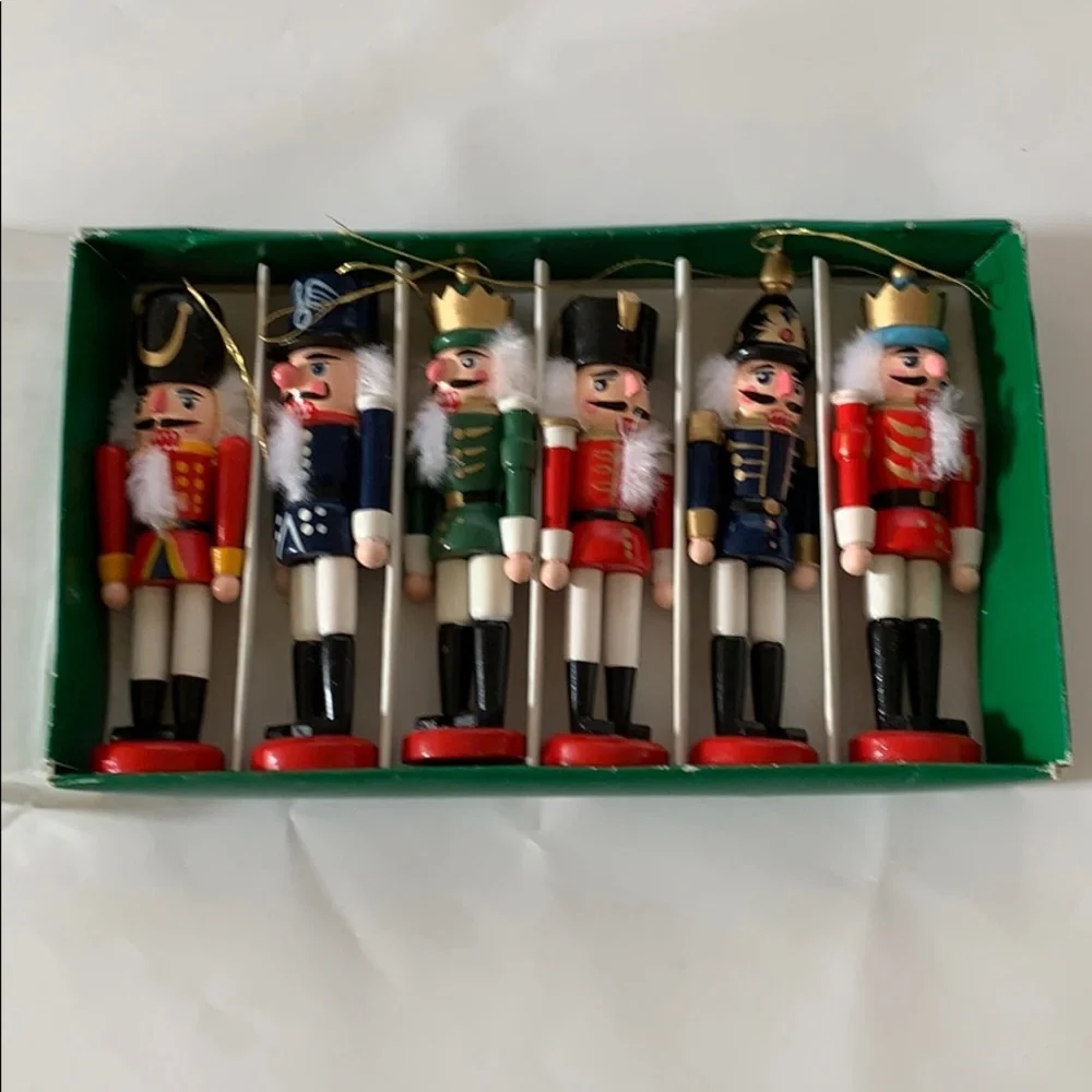 Nutcracker Set - Picture 3 of 4